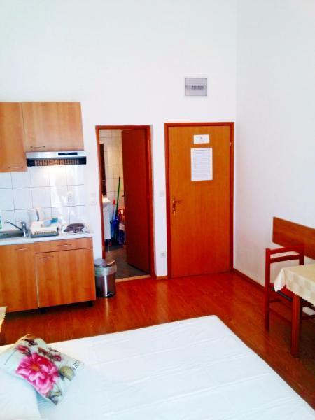 Apartments Eugen Pedisić Turanj Buitenkant foto